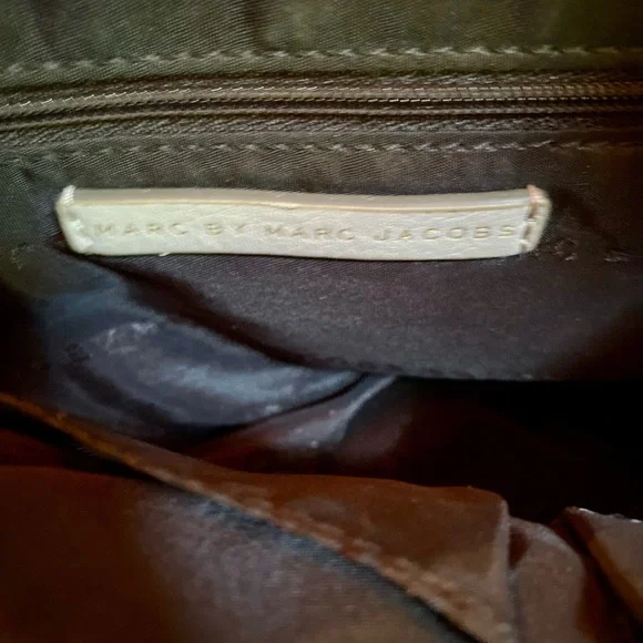 🔥Marc by Marc Jacobs Cement Lamb Leather Top Handle Crossbody Bag🔥 - Picture 8 of 16